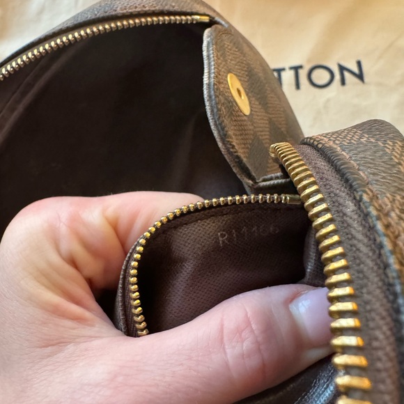 Louis Vuitton Dopp Kit Toilet Pouch - Picture 4 of 7